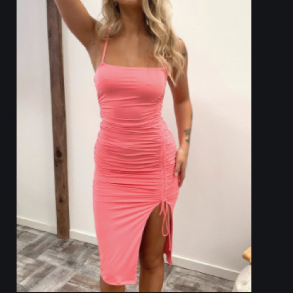 NEW That's So Fetch Camilla Pink Cinch Midi Dres